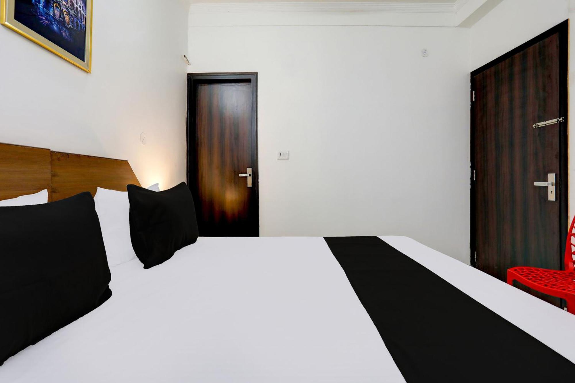 Super Hotel Live View Indraprastha Exterior foto