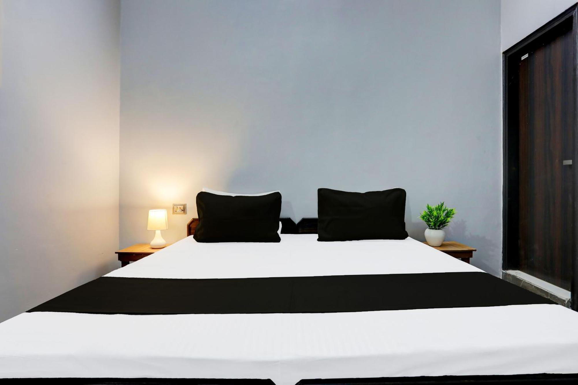 Super Hotel Live View Indraprastha Exterior foto