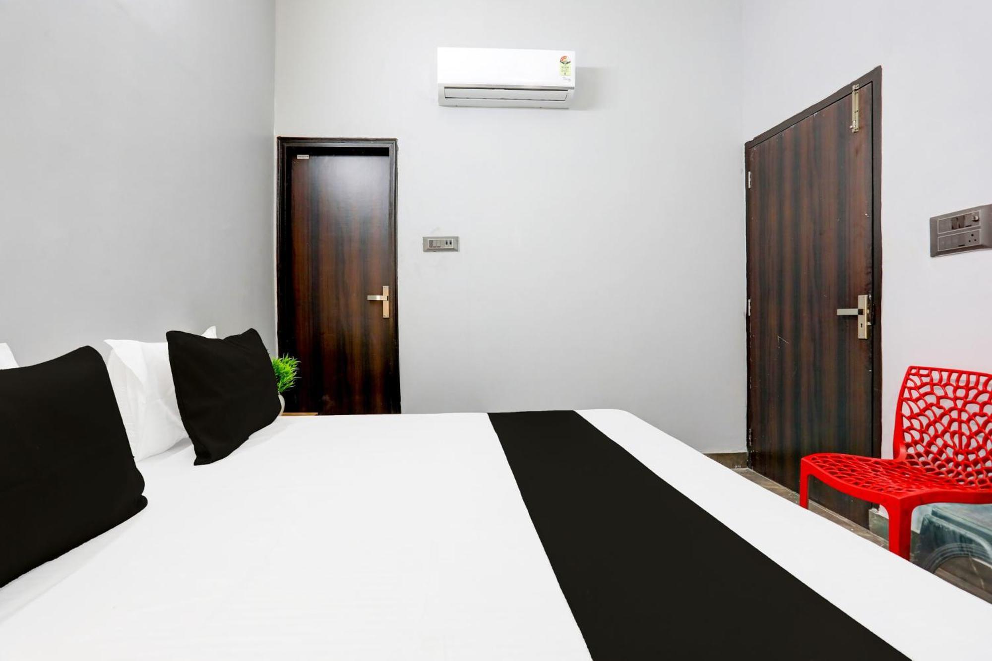 Super Hotel Live View Indraprastha Exterior foto