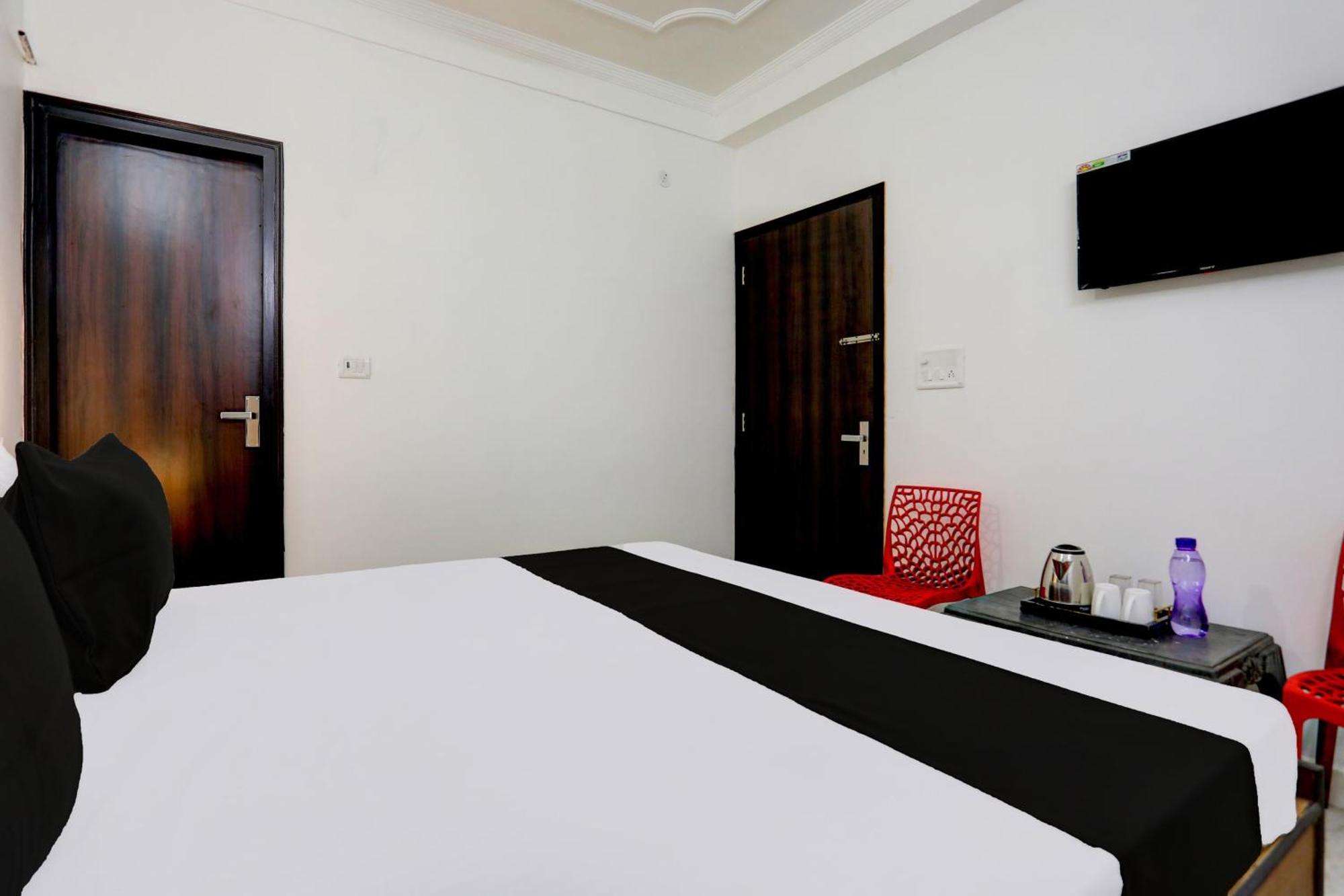 Super Hotel Live View Indraprastha Exterior foto